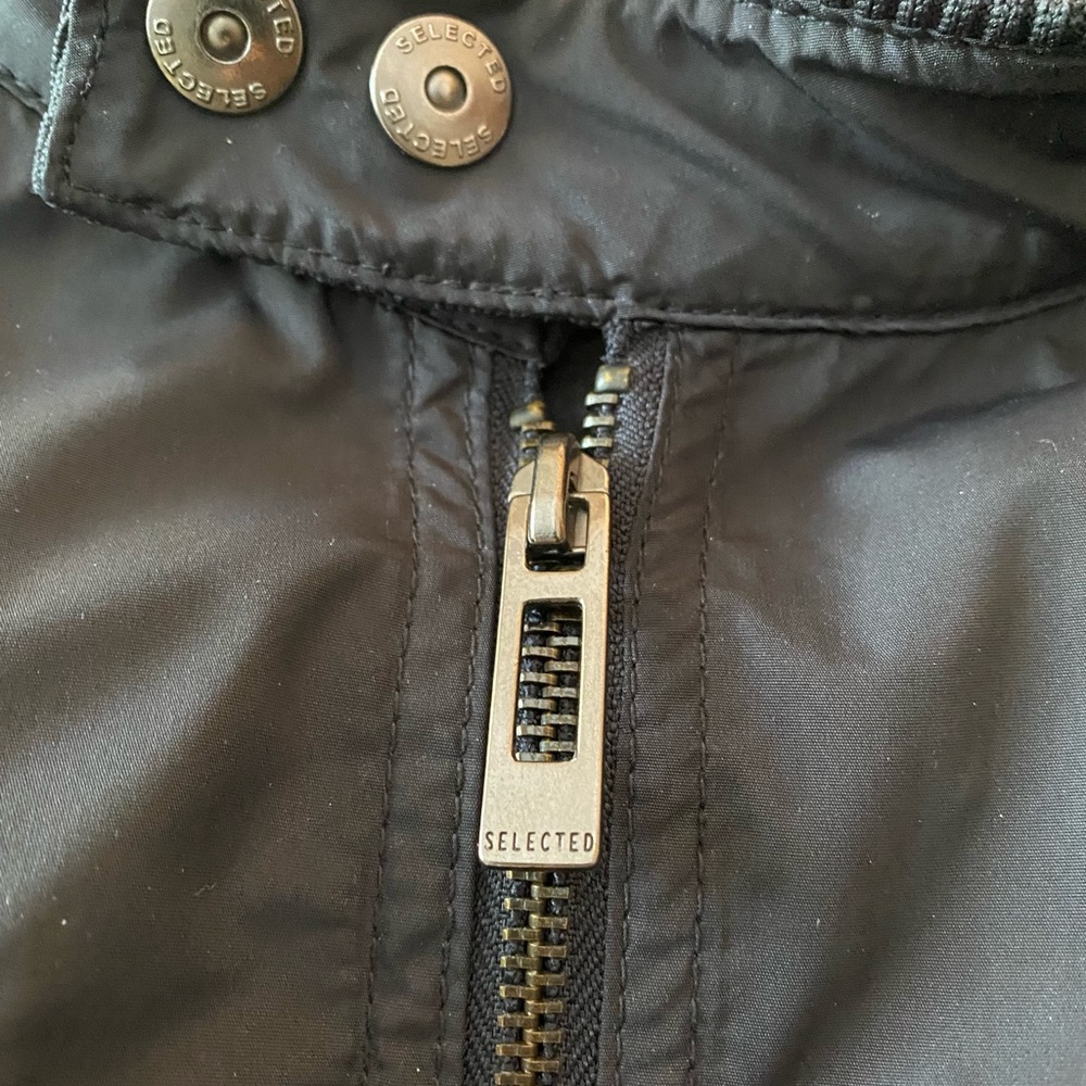 Selected windbreakers - Picture 3 of 4